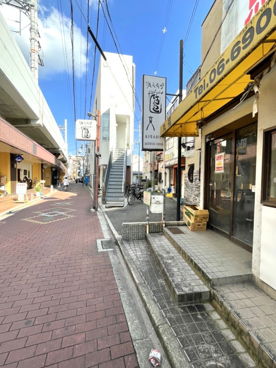 前面道路含む外観