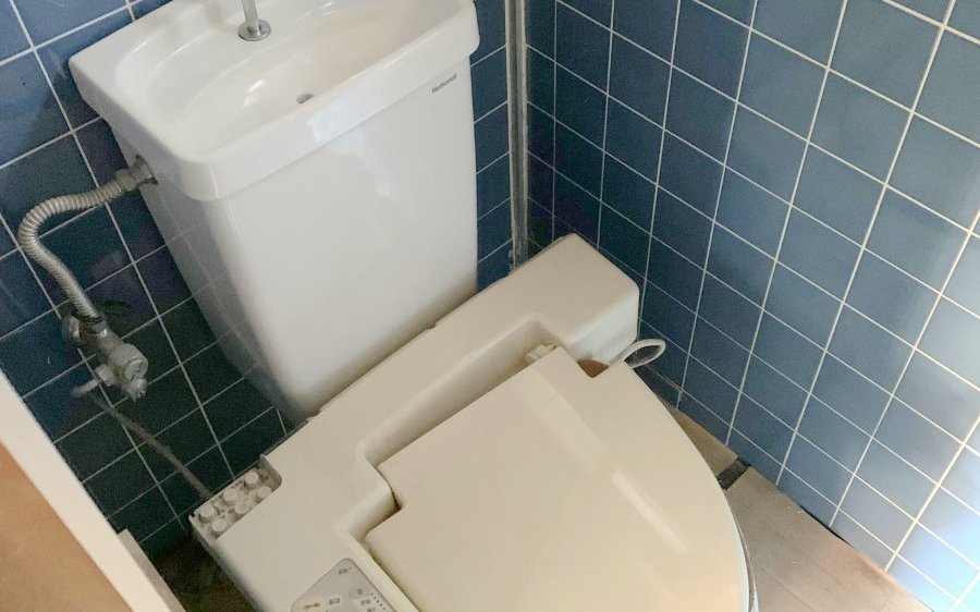 ウォシュレットがついたトイレです♪ 綺麗にお使いいただいております♪