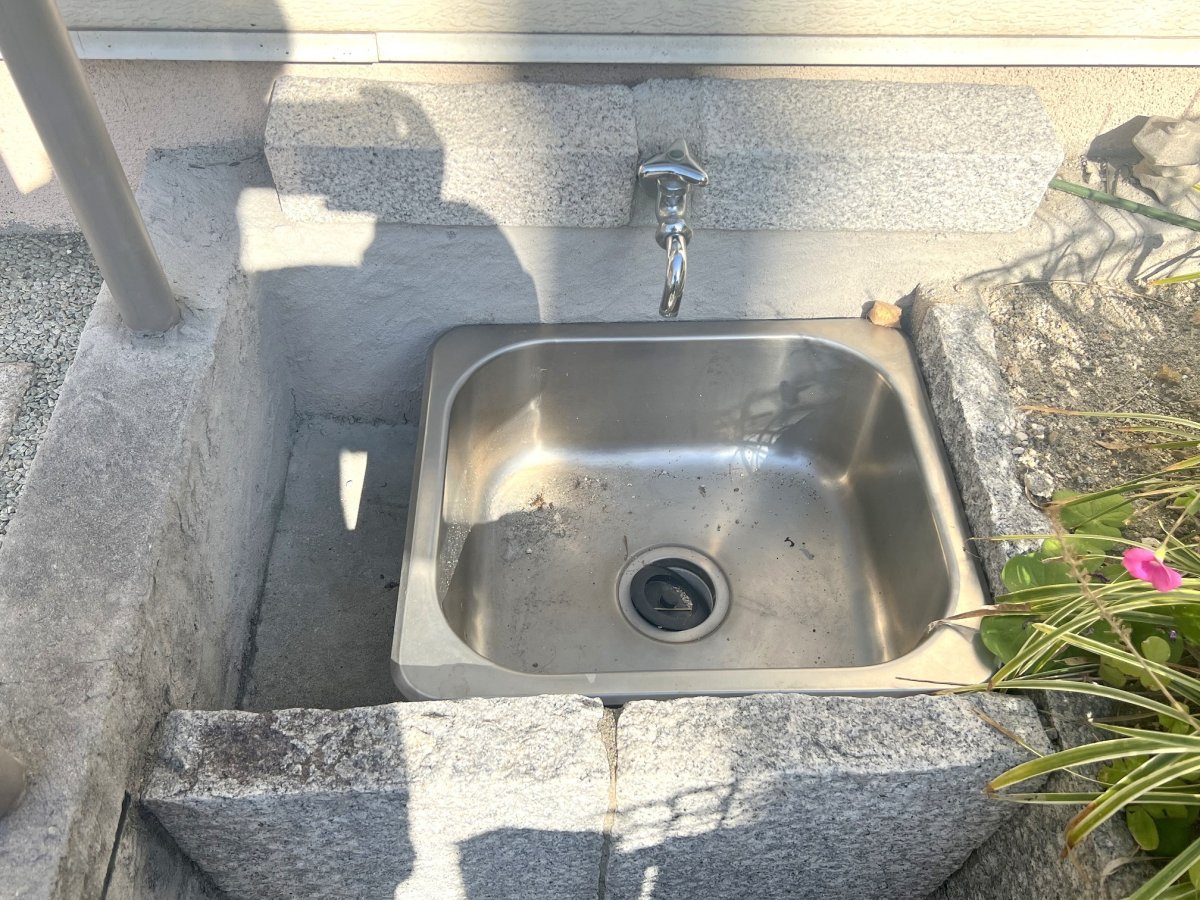 水道がついております♪ガーデニングにも便利にお使いいただけます♪お花が好きな方必見ですね♪