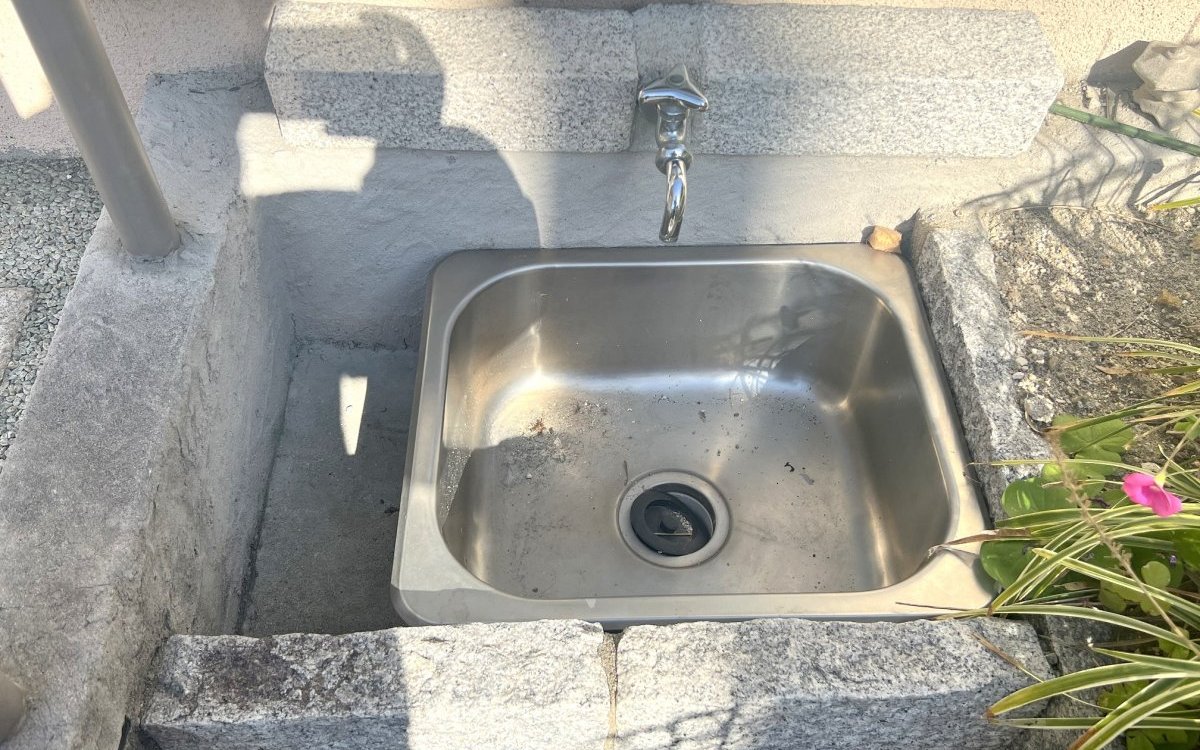 水道がついております♪ガーデニングにも便利にお使いいただけます♪お花が好きな方必見ですね♪