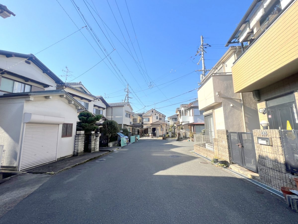 車通りの少ない閑静な住宅街に付き、すくすくお子様の子育てがしやすい環境となっております♪