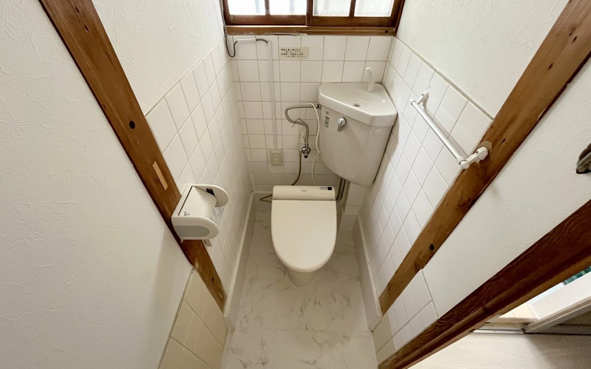 ウォッシュレット機能付きのトイレです♪
